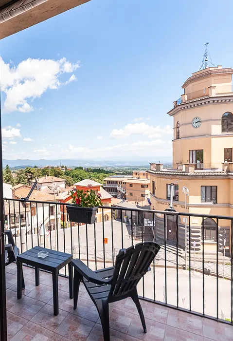 Vista dal balcone sul centro storico di Montefiascone — casa vacanze AuraVista, zona Lago di Bolsena